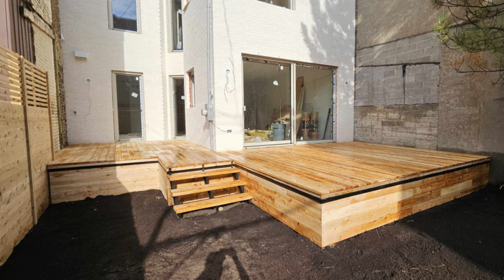 Terrasse imperméable en cèdre de l'est