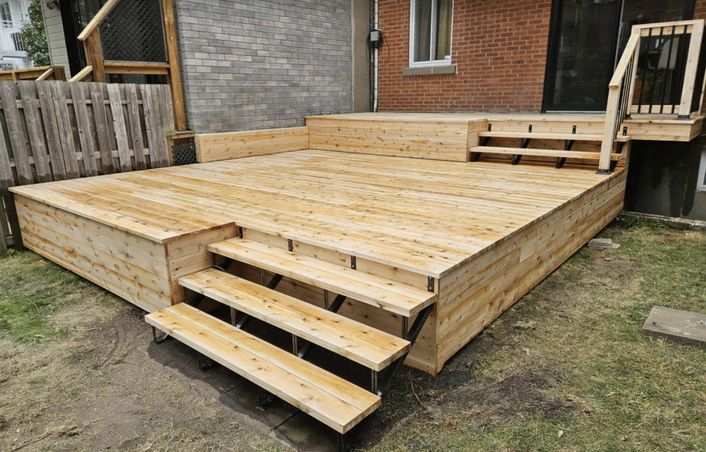 Terrasse cèdre de l'est à 2 paliers